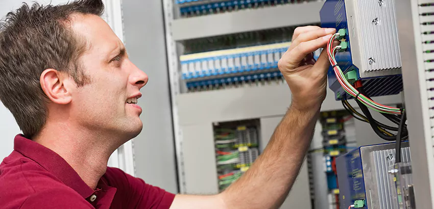 Offshore and Petroleum Facility Electrician in Zanesville
